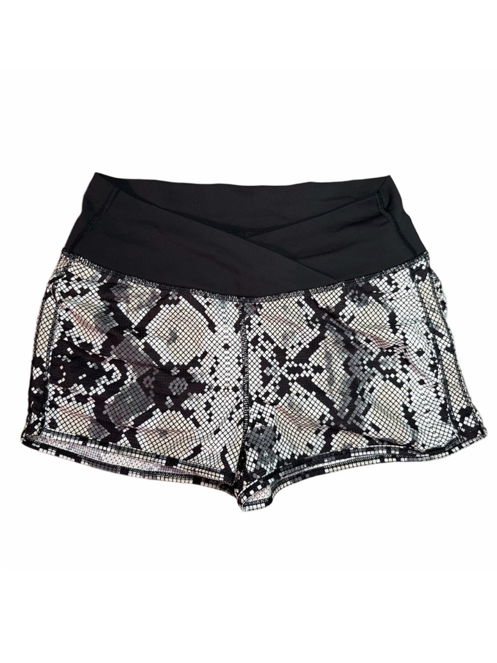 Lululemon Sunset Salutation Women’s Athletic Running Shorts Size 4 Snake Print